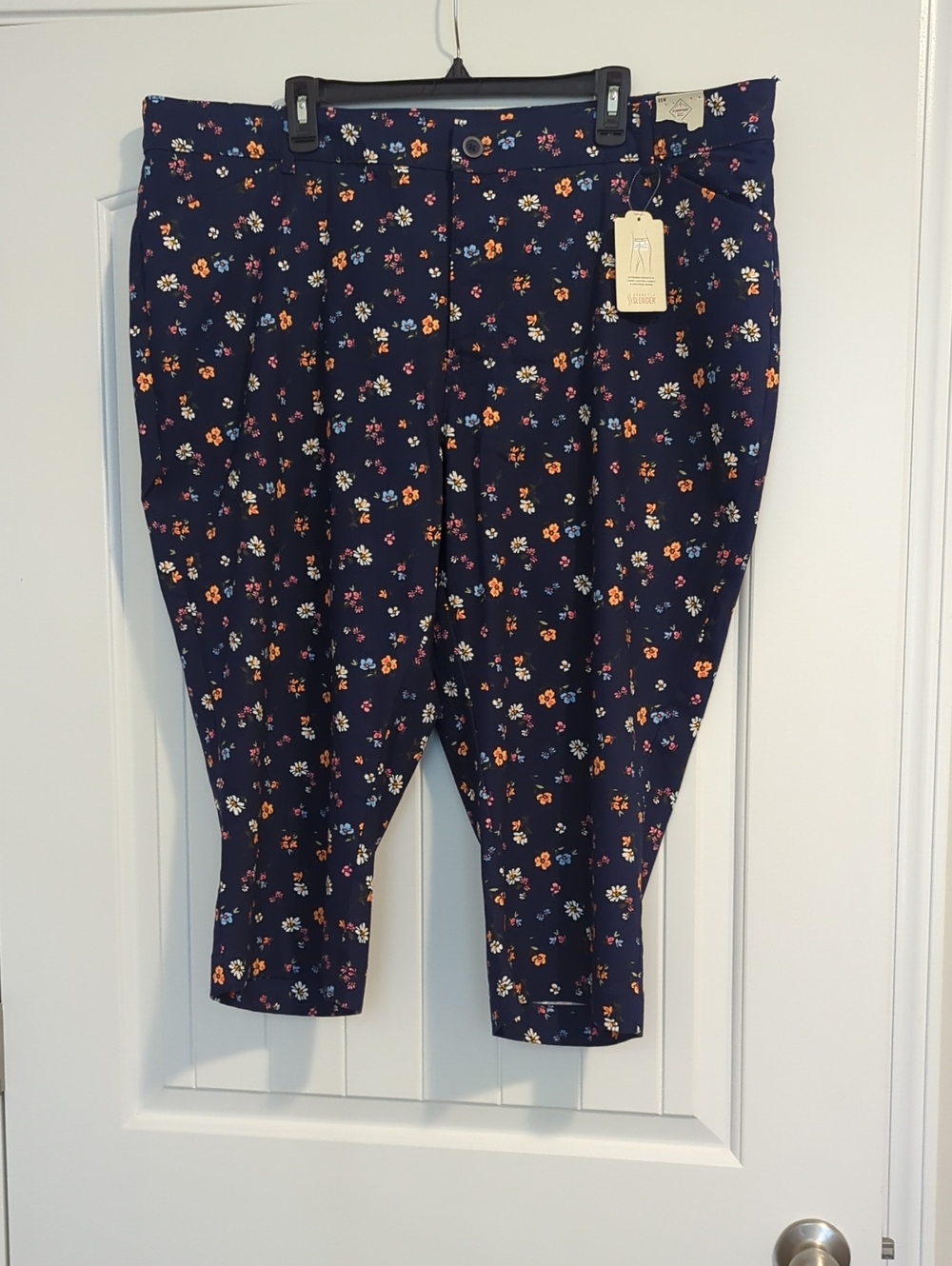 St. John's Bay Navy Floral Capri Pants